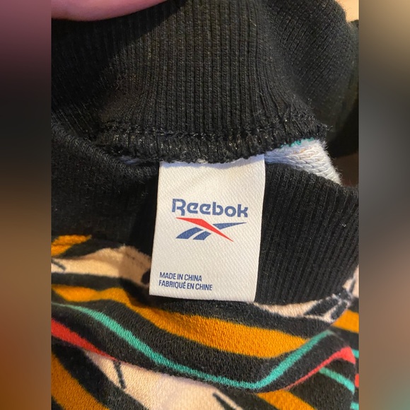 Reebok Classic Women’s Camp Stripe Crew Sweatshirt Cropped - Picture 6 of 7